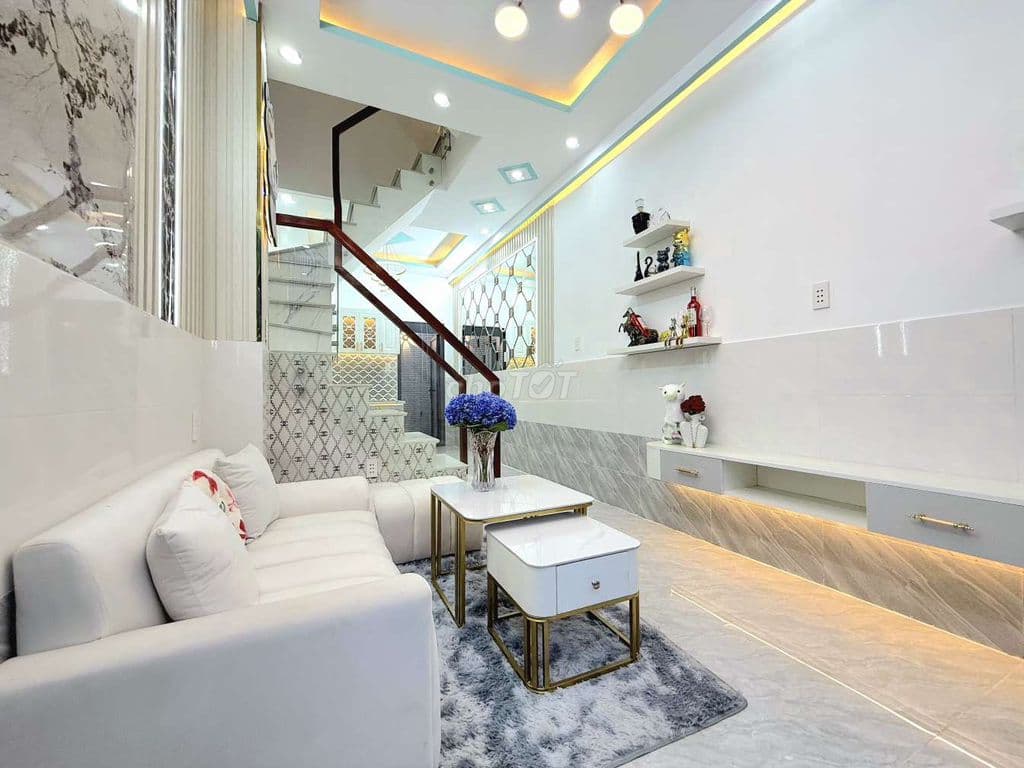 Nhà sổ hồng 2 lầu 4pn kế Phú Mỹ Hưng Quận 7 kế mặt tiền đường 2.79 tỷ - Ảnh 3