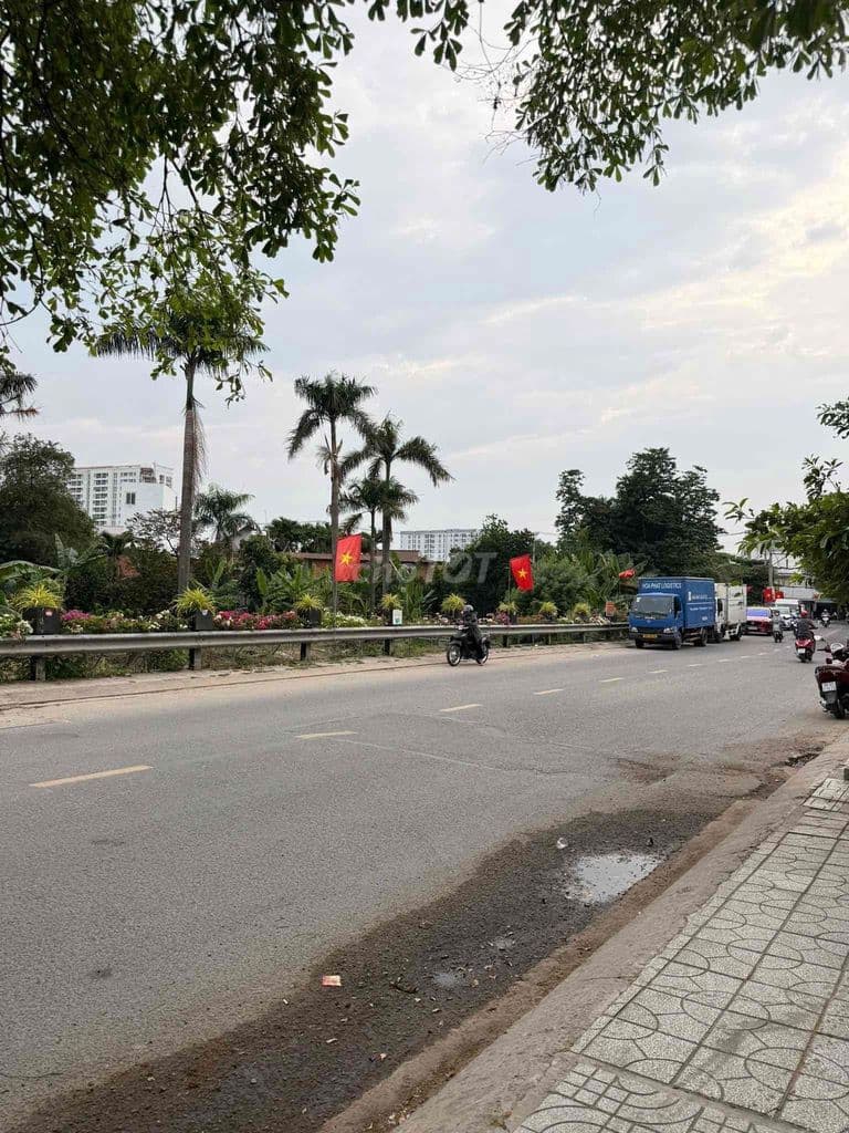 Bán nhà Mặt Tiền. Quận 12. Giáp ranh Gò Vấp.