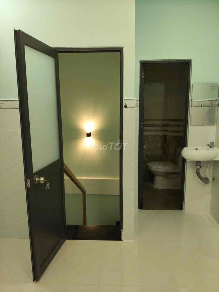 Hoa hong 40 trieu .Nhà mới vô ở liền 3 tầng sử dụng 45m chỉ 2tỷ hơn