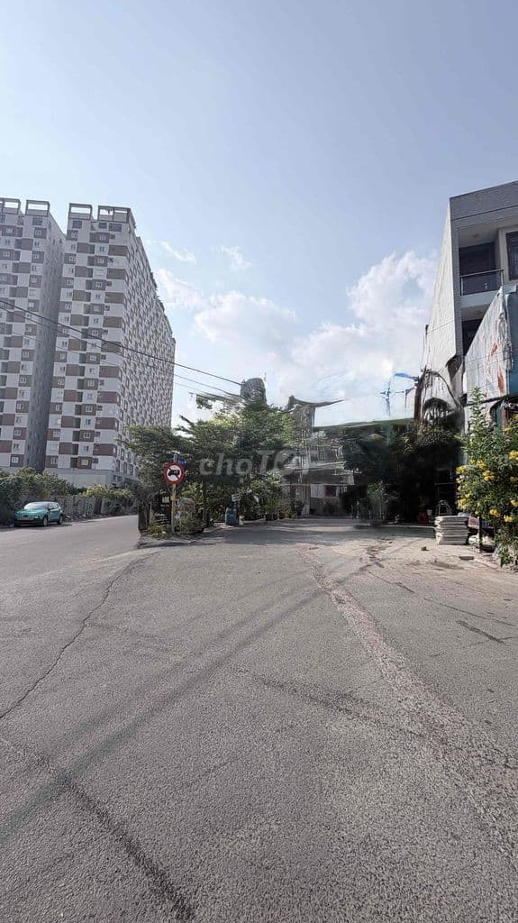 Chính chủ cần bán nhà cấp 4, góc 2 mặt đường lớn thuận lợi kinh doanh