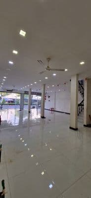 CHO THUÊ NHÀ NGUYÊN CĂN MẶT TIỀN RỘNG RÃI – TRUNG TÂM LẤP VÒ