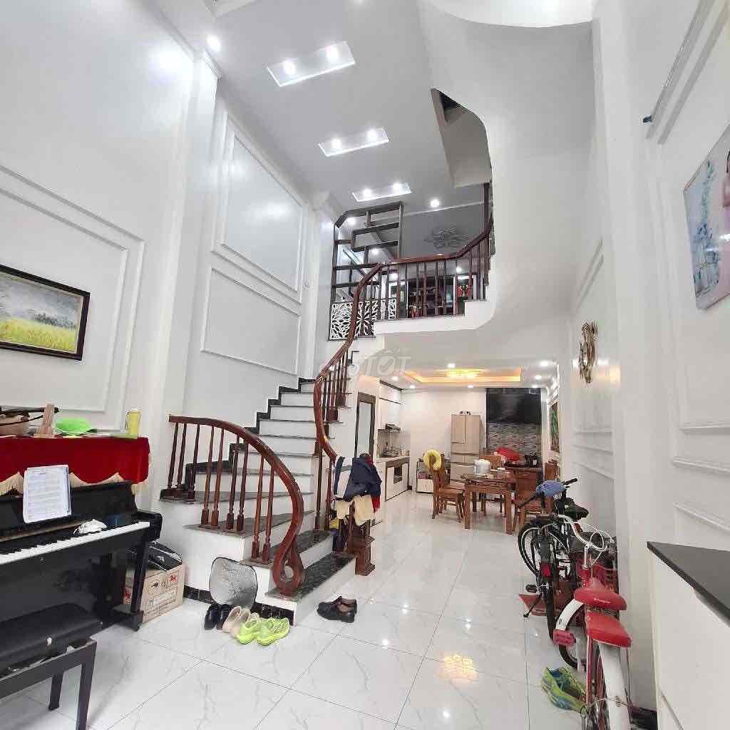 Bán Nhà Ngõ 2 Hoàng Liệt 41M -MT4m -5 Tầng Chỉ 30M Ra Ô Tô Ở Sướng