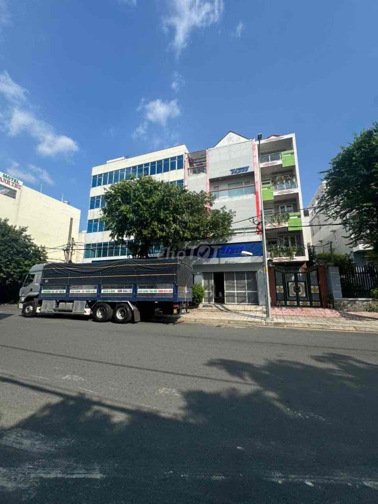 BÁN TÒA NHÀ 8x27 MT 20M KDC BÌNH PHÚ Q6 – 5 TẦNG THANG MÁY – GIÁ 42 TỶ