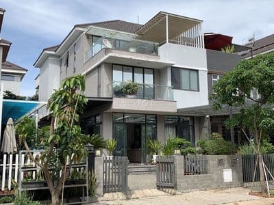 Đổi căn nhà phố nóng nực lấy biệt thự vườn song lập 250m2 mát mẻ