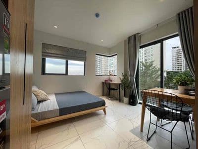 Studio ban công cửa sổ lớn full nt có thang máy khuôn viên siu xinh
