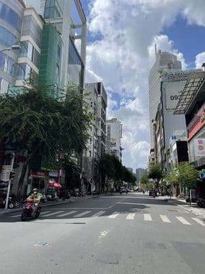 Cho thuê nhà mt hai bà trưng, q1. dt: 4x30m, 4 tầng