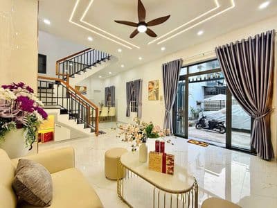 Ngộp nặng! bán gấp nhà 90m2, 2 tầng, hẻm xe hơi, lê văn việt