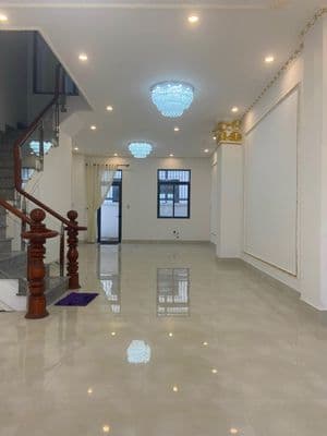 Cho thuê nhà mặt tiền gần Đỗ Xuân Hợp, cầu Năm Lý 5x20m 3L4PN