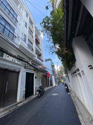 Chính chủ bán toà nhà chdv thu nhập hơn 100tr/t hẻm oto
