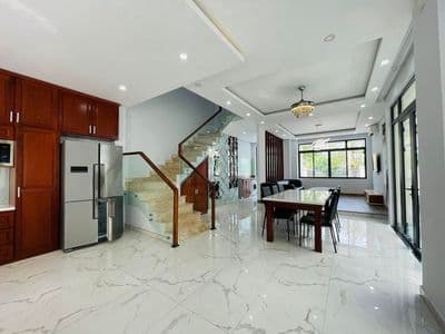Cho thuê biệt thự 7x18m 3L4PN gần Đỗ Xuân Hợp, Cầu Năm Lý