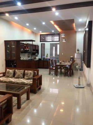nhà 5 tầng đường 2/9 có thang máy gồm 7 phòng ngủ. Hoà cường Bắc