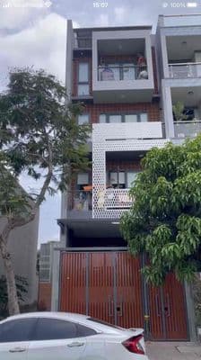 Nhà mặt tiền 4 Tầng ngay trường đại học kinh tế