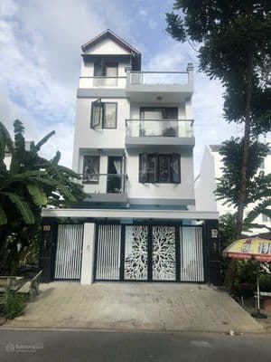 Bán nhà phố KDC Conic, 140m2 trục chính cực đẹp, giá chỉ 13,5 tỷ.