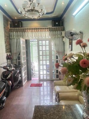 CẦN BÁN NHÀ MT 81 Đg 702 HỒNG BÀNG. DT: 3,4m-15m. 2Lầu DTSD:170m2