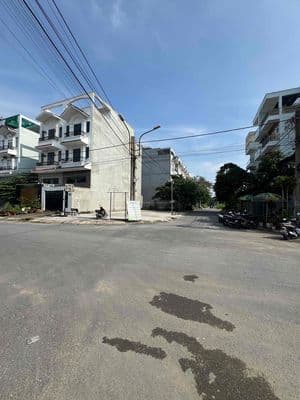 Cần Bán . đất lô Góc . Lô nhì Đ Lê Bôi .P7 Q8 .DT 8x20