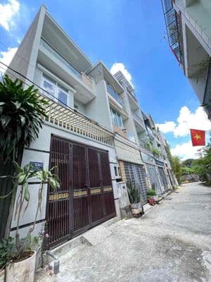 nhà 3 tầng sát chợ đầu mối thủ đức. hẻm xe tải. bình chiểu. khu dân cư