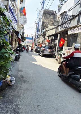Bán gấp nhà hẻm xe hơi, Phường 2, Bình Thạnh, DT 82m, gần chợ Bà Chiểu