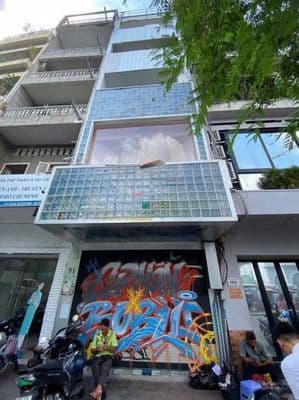 CHO THUÊ NHÀ MT LÊ THÁNH TÔN, Q1 4x18m trệt 4 lầu sân thượng giá 90tr