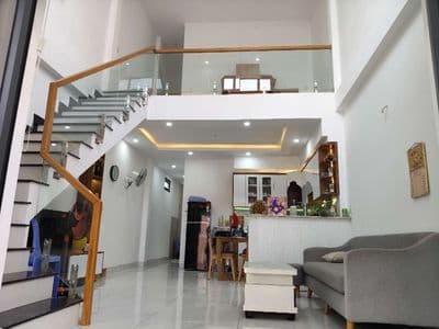 Nhà trệt lầu lửng phong cách hiện đại cách trường cấp 2 phú hòa 800m