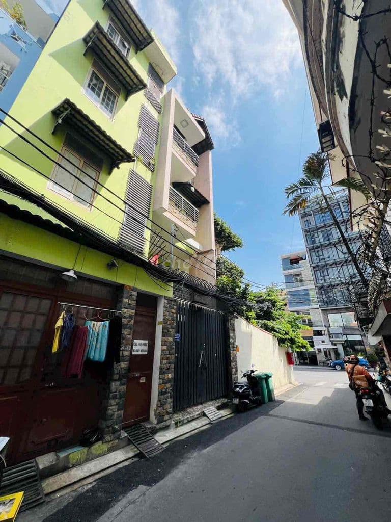 Bán nhà Hoàng Hoa Thám ngay ga T3