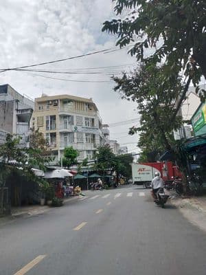 Bán Nhà Mặt Tiền cạnh Lotte 300m DT:5x15 nhà 1hầm 3Lau Quận 7