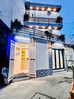 Nhà mặt tiền kinh doanh ,có sổ riêng dsh, gần trường Lâm Văn Bền