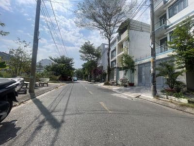 Nhỉnh 9 tỷ sở hữu Nền biệt thự khu đông dân cư 240 m2 KDC Phú Lợi