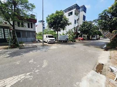 Cực phẩm 60m2, đất tđc trâu quỳ, gia lâm, đường vỉa hè, 3 oto tránh
