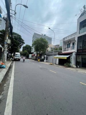 Bán nhà mặt tiền đường Nguyễn Hữu Tiến, DT 5.6mx18m, 3 lầu, sân thượng