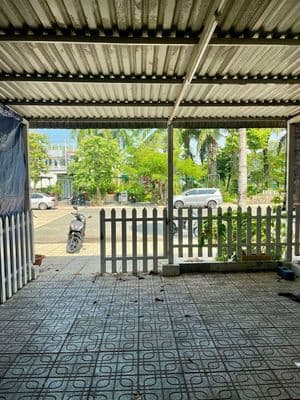 Cho thuê nhà nguyên căn trong khu biệt thự tiamo ngay sân banh