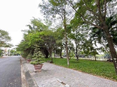 Bán đất đường trịnh công sơn kdc gia hoà, dt: 300m2/ giá 39 tỷ có tl