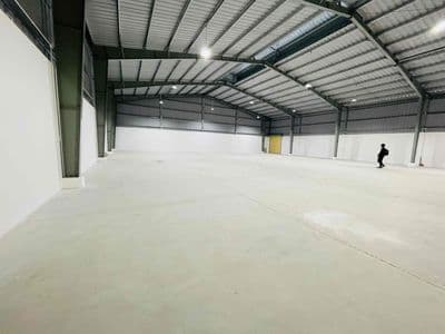 Kho mới 100% chưa sử dụng xe tải quay đầu trong kho