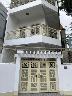 Nhà phố 3 mặt tiền, 1 trệt, 1 lầu đường 3/2 P. 12 Q.10