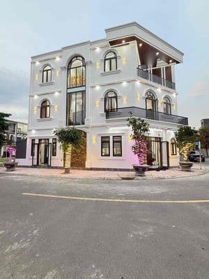 Hạ giá 700tr bán gấp nhà phố góc 2 mặt tiền an phú bình dương
