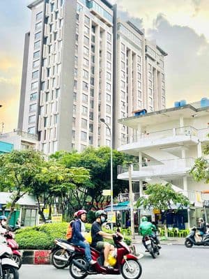 Siêu phẩm x/y đường số quận 4 ngay hồ bơi - khu trung tâm thể thao