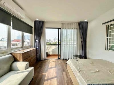 STUDIO BAN CÔNG FULL CỬA KÍNH - NHIỀU ÁNH SÁNG - QUỐC HƯƠNG D2