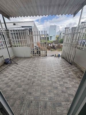 NHÀ CẤP 4 có gác hẻm bagac GẦN CHỢ PHƯỜNG 3.