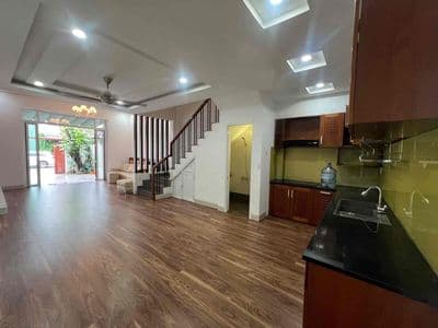 Bán nhà đường 10,5m Bùi Trang Chước