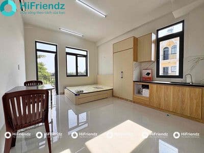 Studio ban công trống sẵn nội thất mới gần đảo kim cương