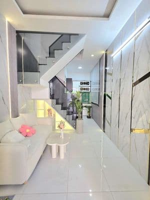 BÁN NHÀ ĐẸP - GIÁP QUẬN 7