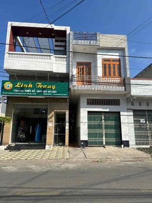 cần bán căn nhà 1 trệt 1 lầu dt 150m2 full thổ cư