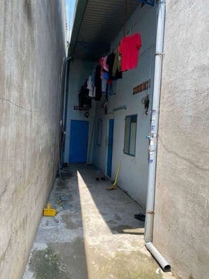 BÁN NHÀ HẺM XE TẢI CẤP 4 120,4M2 CÓ 3P TRỌ PHÍA SAU ĐƯONG CÂY DA SHR