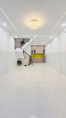 Nhà 34m2 đất, đúc thật 1 lầu 2pn 2wc HXH đường Hoà Bình, Q. Tân Phú