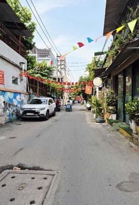 Chủ bán gấp nhà hẻm xe hơi, DT 96m, gần chợ Bà Chiểu, P12 Bình Thạnh