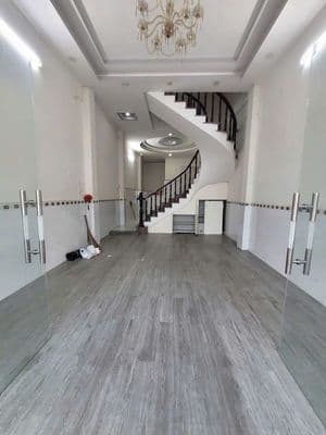 NHÀ MT 4 TẦNG. SHR HC ĐẦY ĐỦ KV KD BUÔN BÁN CÒN CHÍNH CHỦ GIÁP TB