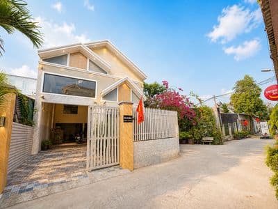 Bán Nhà 2 MT Hóc Môn 180m2, HXH 10m, Đường Tân Hiệp 4-2, 7,2 Tỷ