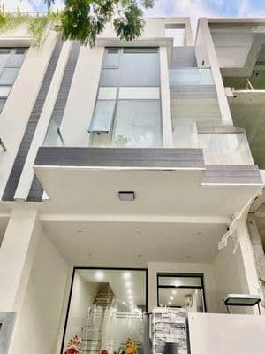 NHÀ ĐẸP MỚI XÂY - 574C Sư Vạn Hạnh, P12, Q10 - 5x20, 4 Tầng, 400m2 sàn