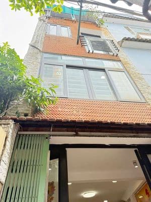 Ở đây sợ nhất là tăng cân, gần khu ẩm thực Phan Xích Long