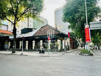 Góc 2MT - NGUYỄN DU, Quận 1 - 27x10m trống suốt