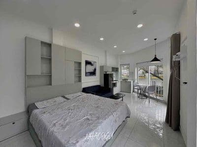 Cho thuê căn hộ Full nội thất, ban công thoáng Đề Thám quận 1